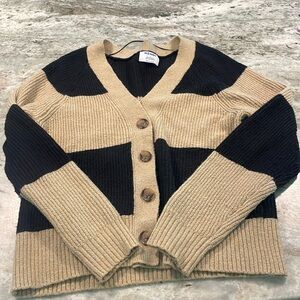 Cute fall sweater very comfy warm and trendy